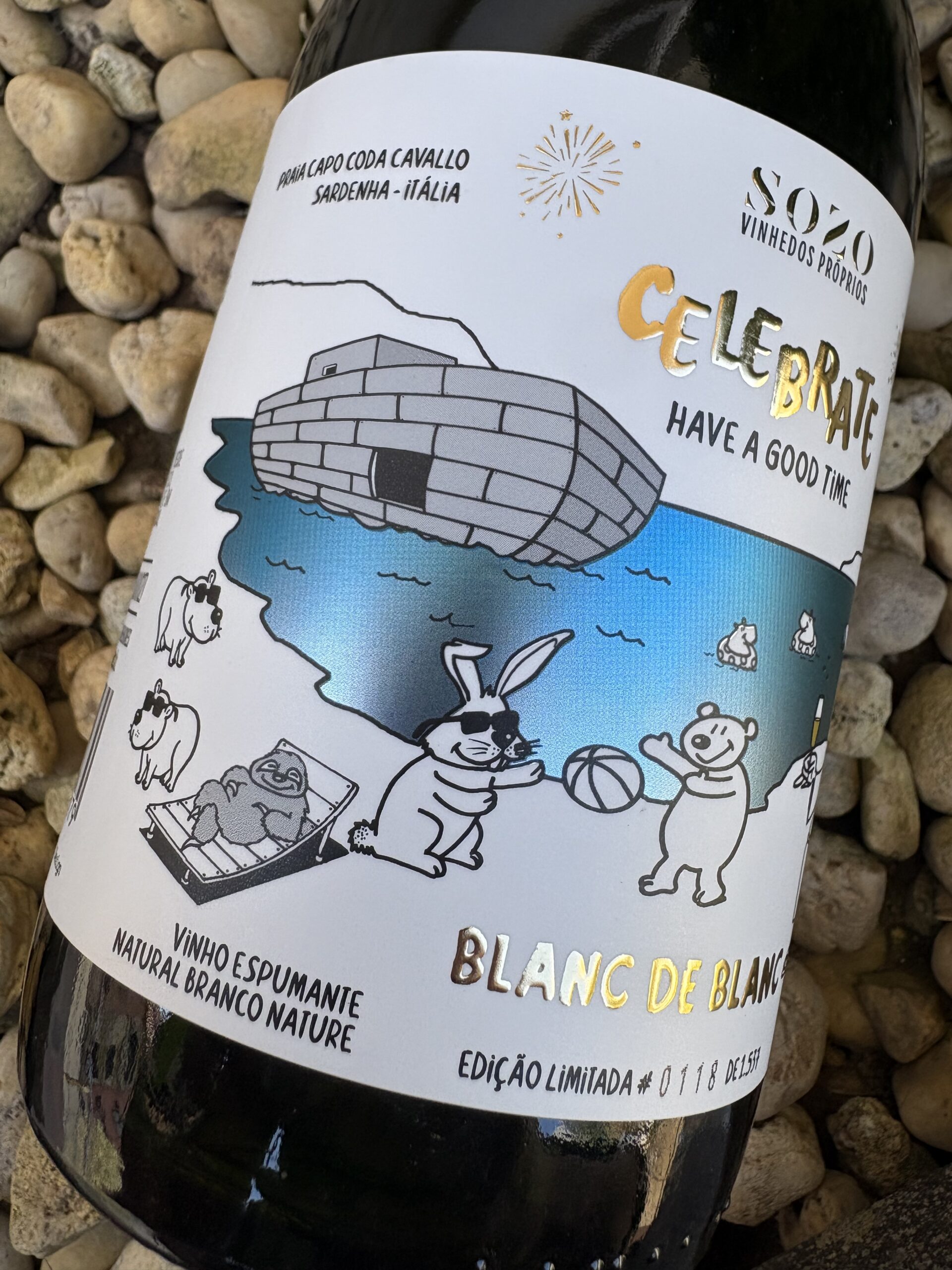 Taças de CELEBRATE em uma mesa